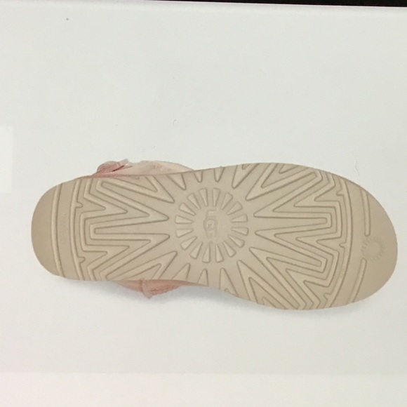 UGG Boot - Picture 2 of 7